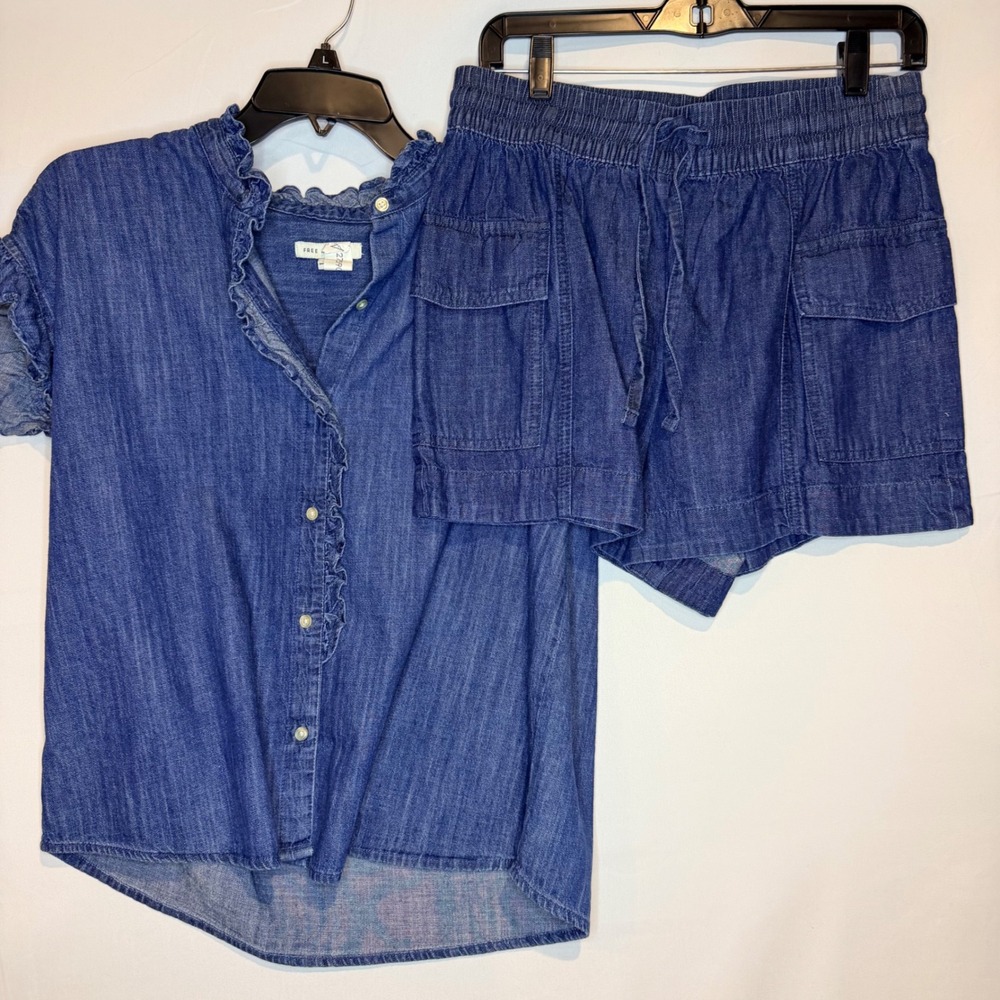 Free Assembly Womens Blue Chambray Ruffle Top and Cargo Shorts Set Small